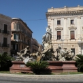 Siracusa - fontein Arethusa op het Piazza Archimede